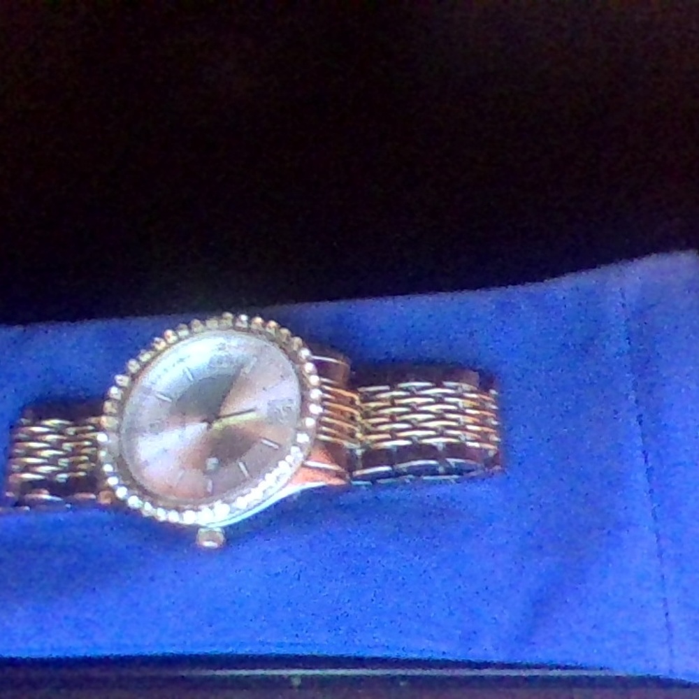 watch - Picture 2 of 4
